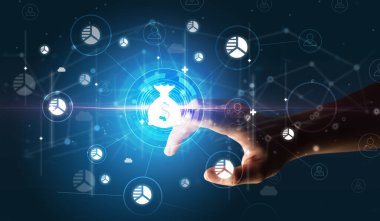 İşadamı, çoklu dokunmatik ekranda para çantası simgesi, fütüristik konsept ile hisse senedi grafik bilgilerine basıyor