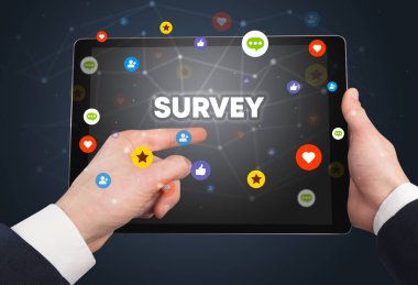 SURVEY yazıtlı, sosyal ağ kavramlı bir dokunmatik ekran kapat