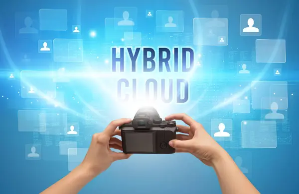 Close Van Handcamera Met Hybrid Cloud Inscriptie Videobewakingsconcept — Stockfoto