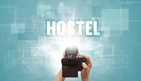 Крупный План Ручной Цифровой Камеры Надписью Hostel Концепция Путешествия Лицензионные Стоковые Изображения