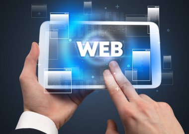 Web tabletinin kısaltmalı el ele tutuşması, modern teknoloji konsepti