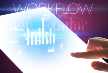 Üzerinde WorKFLOW yazıtı olan fütüristik tablet, modern iş kavramı.