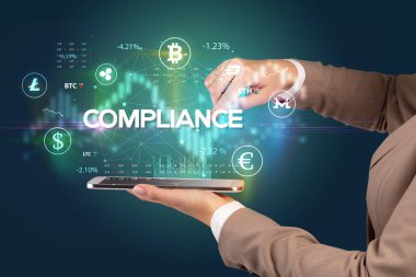 CommpLICE yazıtları ve iş fırsatı kavramına sahip bir dokunmatik ekran yakın plan