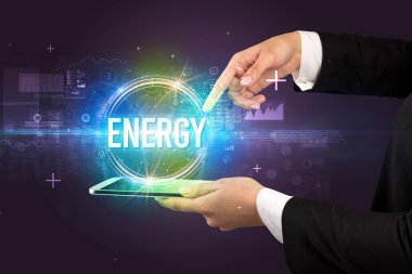 ENERGY yazıtlı bir dokunmatik ekran, yeni teknoloji konsepti