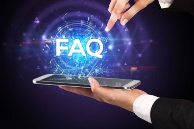 SQ kısaltması olan dokunmatik ekrana yakın çekim, modern teknoloji kavramı