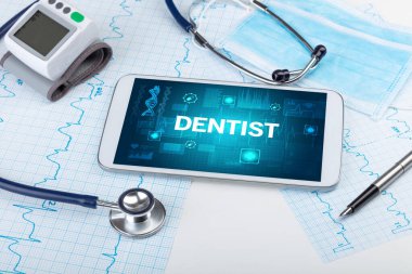 DENTIST yazıtlı tablet bilgisayar ve tıbbi malzemeler, önleme kavramı
