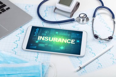 INSURANCE yazıtları, önleme kavramı içeren tablet bilgisayar ve tıbbi malzemeler