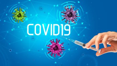 Şırınga, elinde COVID19 yazısıyla tıbbi enjeksiyon, koronavirüs aşısı konsepti