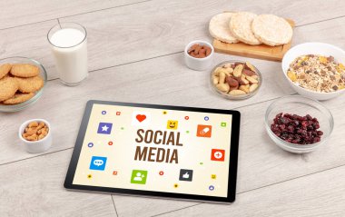 SOCIAL MEDIA yazıtlı sağlıklı tablet Pc bileşimi, Sosyal ağ kavramı