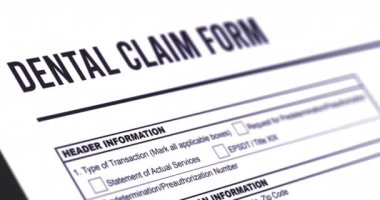 Diş Hekimliği başvuru formu doldurma, maddi tazminat soruşturması yakın çekim, kağıt üzerinde kamera hareketi, görüntüler