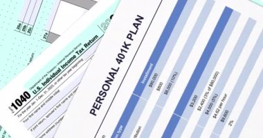 Emeklilik planı 401k ve vergi formu 1040, emeklilik tasarrufu planlama, yukarıdan görüntü, yakın çekim