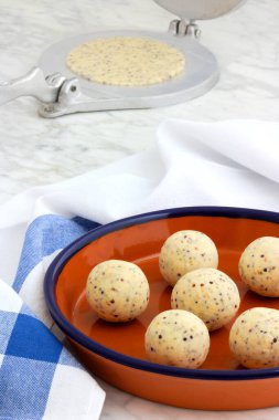 Meksika mısırlı tortilla hamuru ve tortilla, el yapımı tortilla ezmesi..