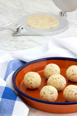 Meksika mısırlı tortilla hamuru ve tortilla, el yapımı tortilla ezmesi..