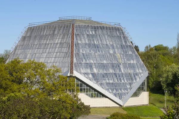乌克兰基辅植物园中的一个巨大温室 — 图库照片