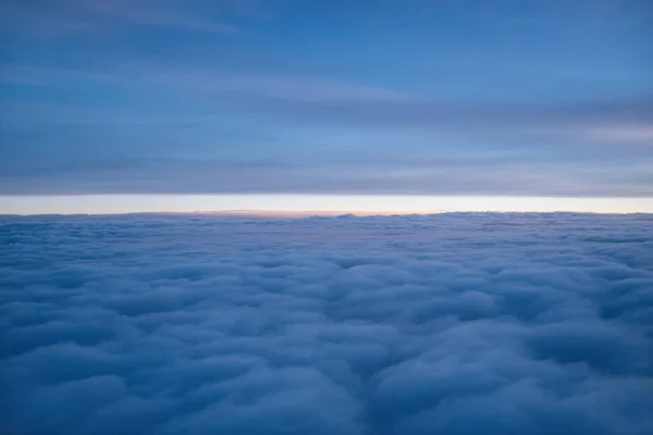 Himlen Ovanför Molnen Bakgrunden Med Kopia Utrymme — Stockfoto