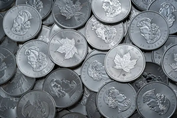 Haufen Silber Dollar Münzen Finanzieller Hintergrund Mit Kopierraum Stockfoto