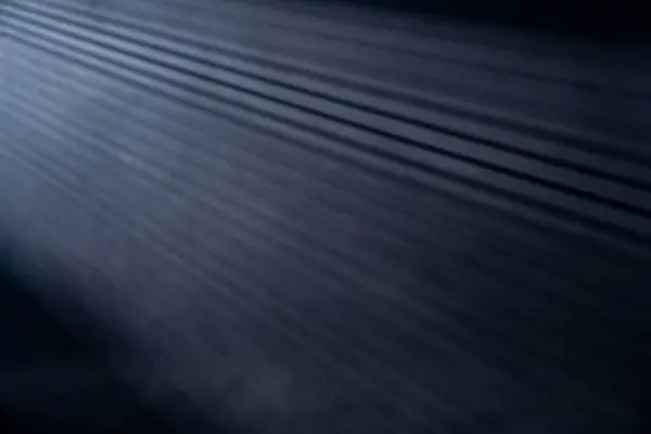 Lichtstrahlen Kommen Durch Die Jalousien Isoliert Auf Schwarzem Hintergrund Mit Stockfoto