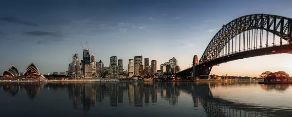 Panoramablick Auf Die Innenstadt Von Sydney Und Die Hafenbrücke Bei Stockfoto