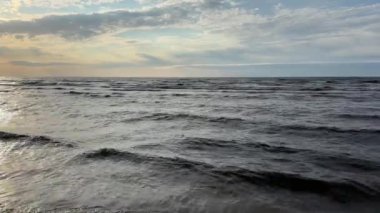 Baltık Denizi Sahili Yaz Dalgaları 