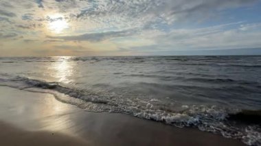 Baltık Denizi Sahili Yaz Dalgaları 