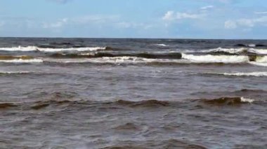 Baltık Denizi Sahili Yaz Dalgaları 