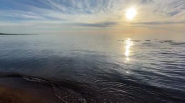 Baltık deniz plajı yaz dalgaları jurmala latvia