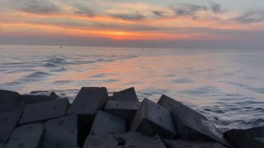 Baltık Denizi Sahili Yaz Dalgaları 