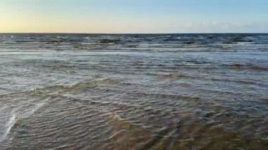 Baltık Denizi Sahili Yaz Dalgaları 