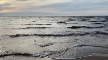 Baltık Denizi Sahili Yaz Dalgaları 