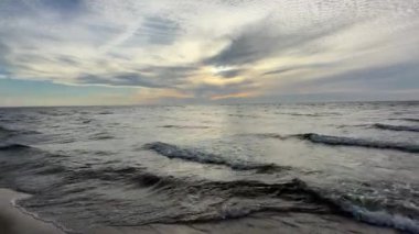 Baltık Denizi Sahili Yaz Dalgaları 