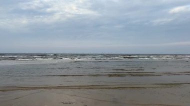 Baltık Denizi Sahili Yaz Dalgaları 