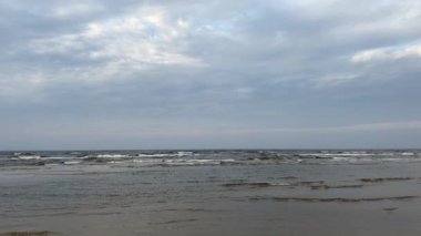 Baltık Denizi Sahili Yaz Dalgaları 