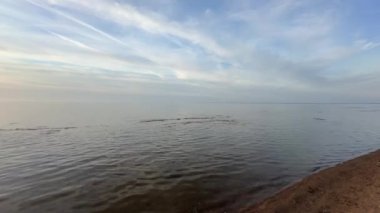 Baltık deniz plajı yaz dalgaları jurmala latvia