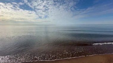 Baltık deniz plajı yaz dalgaları jurmala latvia