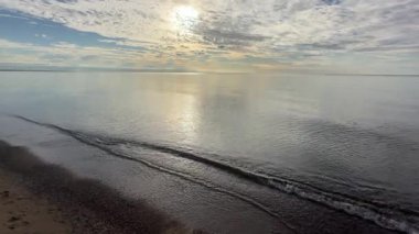 Baltık deniz plajı yaz dalgaları jurmala latvia