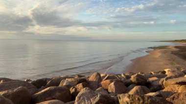 Baltık deniz plajı yaz dalgaları jurmala latvia