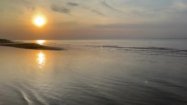 Baltık deniz plajı yaz dalgaları jurmala latvia