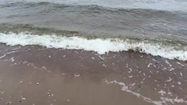 Baltık deniz plajı yaz dalgaları jurmala latvia