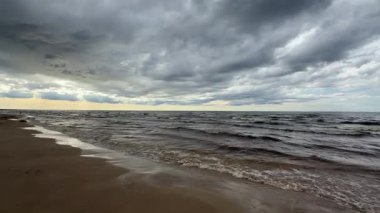 Baltık sahili yaz dalgaları Palanga Klaipeda Litvanya