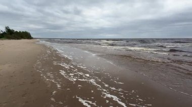 Baltık sahili yaz dalgaları Palanga Klaipeda Litvanya