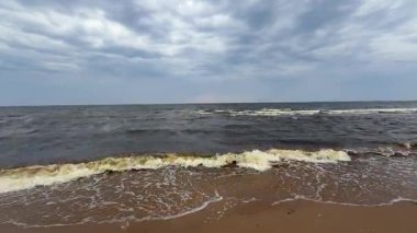 Baltık sahili yaz dalgaları Palanga Klaipeda Litvanya