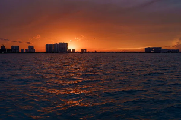 Восход Солнца Восход Солнца Видом Море Ряд Отелей — стоковое фото