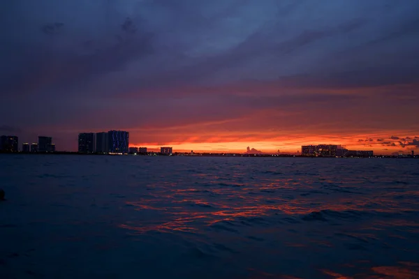 Wschód Lub Wschód Słońca Widokiem Morze Linia Hoteli — Zdjęcie stockowe