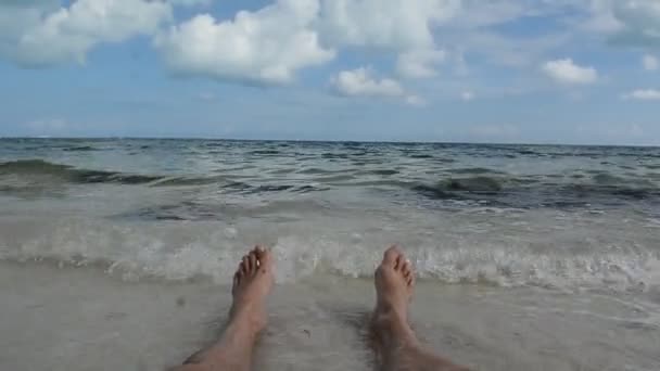 Πόδια Ενάντια Όμορφο Κόλπο Και Θέα Στη Θάλασσα Μεξικό — Αρχείο Βίντεο