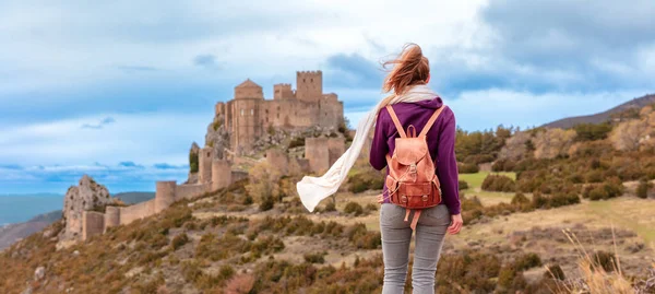 Vrouwelijke Reiziger Aragon Loarre Kasteel Spanje Provincie Huesca — Stockfoto