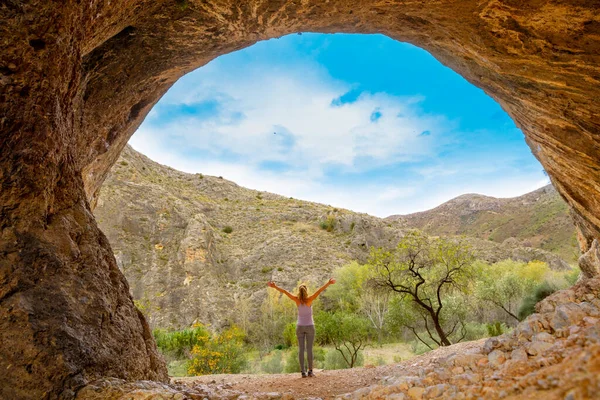 Wanderin Der Höhle Pena Agujereada Aragon Spanien — Stockfoto