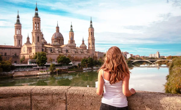 Mulher Turista Visitando Zaragoza Cidade Espanha Aragão — Fotografia de Stock