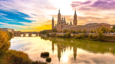 Günbatımında Meryem Ana 'nın Katedral Bazilikası Aragon, Saragossa, İspanya