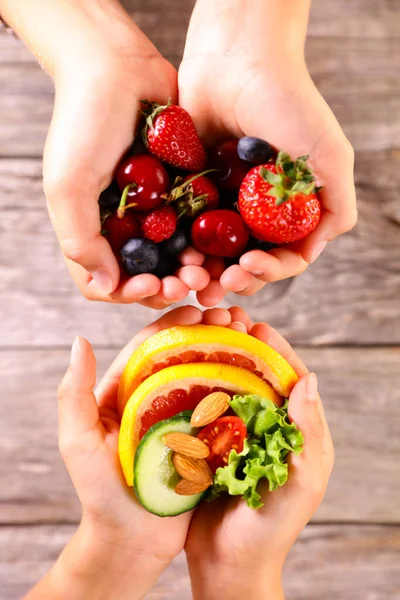 Dieetvoeding Concept Handhoudplaat Met Verse Groenten Fruit — Stockfoto