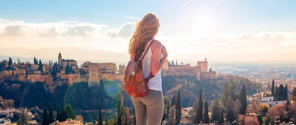 Woman Tourist Looking Ancient Arabic Fortress Alhambra Granada Spain — Stock Photo, Image